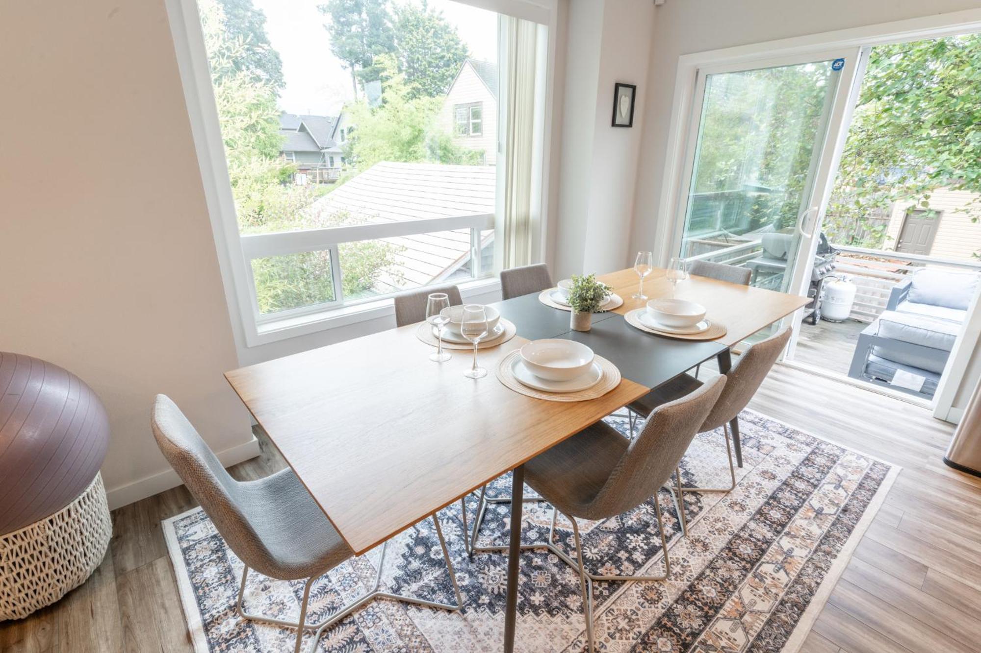 Comfy Family Home, Walkable Neighborhood + Patio! Portland Exterior photo
